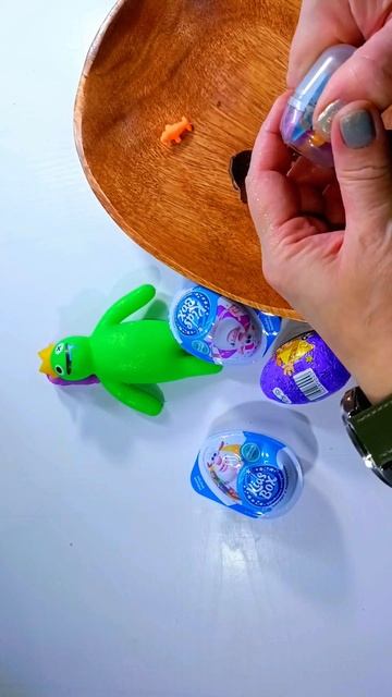 АСМР Распаковка Киндер сюрприз яйцо смотреть онлайн