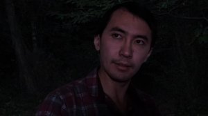 Алишер Курманалиев внимательно слушает новости об оживших мертвецах!