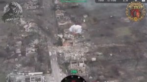 🎮БпЛА бригады «Неудержимые» поражает пехоту 32-й омбр, пытавшуюся укрыться от дронов в жилых домах…