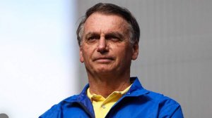 The Guardian сообщила о лечении экс-президента Бразилии Болсонару от икоты