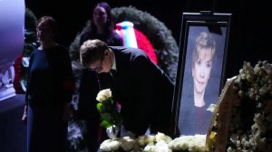 Юлия Меньшова об Алентовой: "Я перед мамой преклоняюсь"