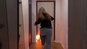В Воронеже у тянки во время уборки загорелась тряпка в руках: она протирала дверь обезжиривателем