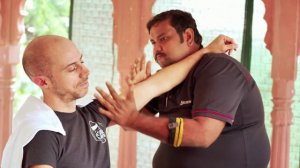 Магия индийского парикмахера . Массаж головы, который приведет Вас в восторг