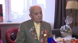 «Волонтёры Победы» поздравляют участников Великой Отечественной войны и дарят подарки