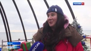 Необычную ёлку из лодок и якорей открыли на набережной бухты Капсель вблизи Судака