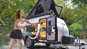 Рыбалка и кемпинг в двухкомнатном прицепе под дождём.