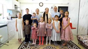 "Моя большая семья": семья Брит из Барнаула воспитывает 14 детей
