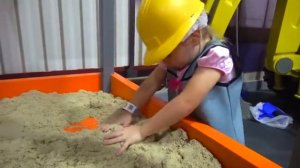 Настя и детская площадка Боб Строитель и Паровозик Томас [get.gt]