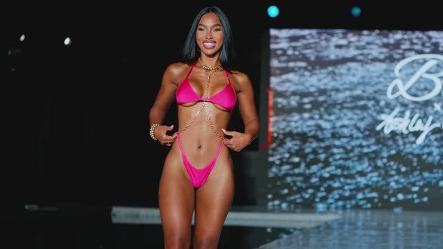 Сексуальные девочки на подиуме. Выпуск № 29 смотреть онлайн