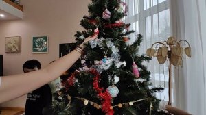 НАРЯЖАЕМ ЕЛКУ. НОВОГОДНИЕ ШАРЫ ИМЕНИ НАС.