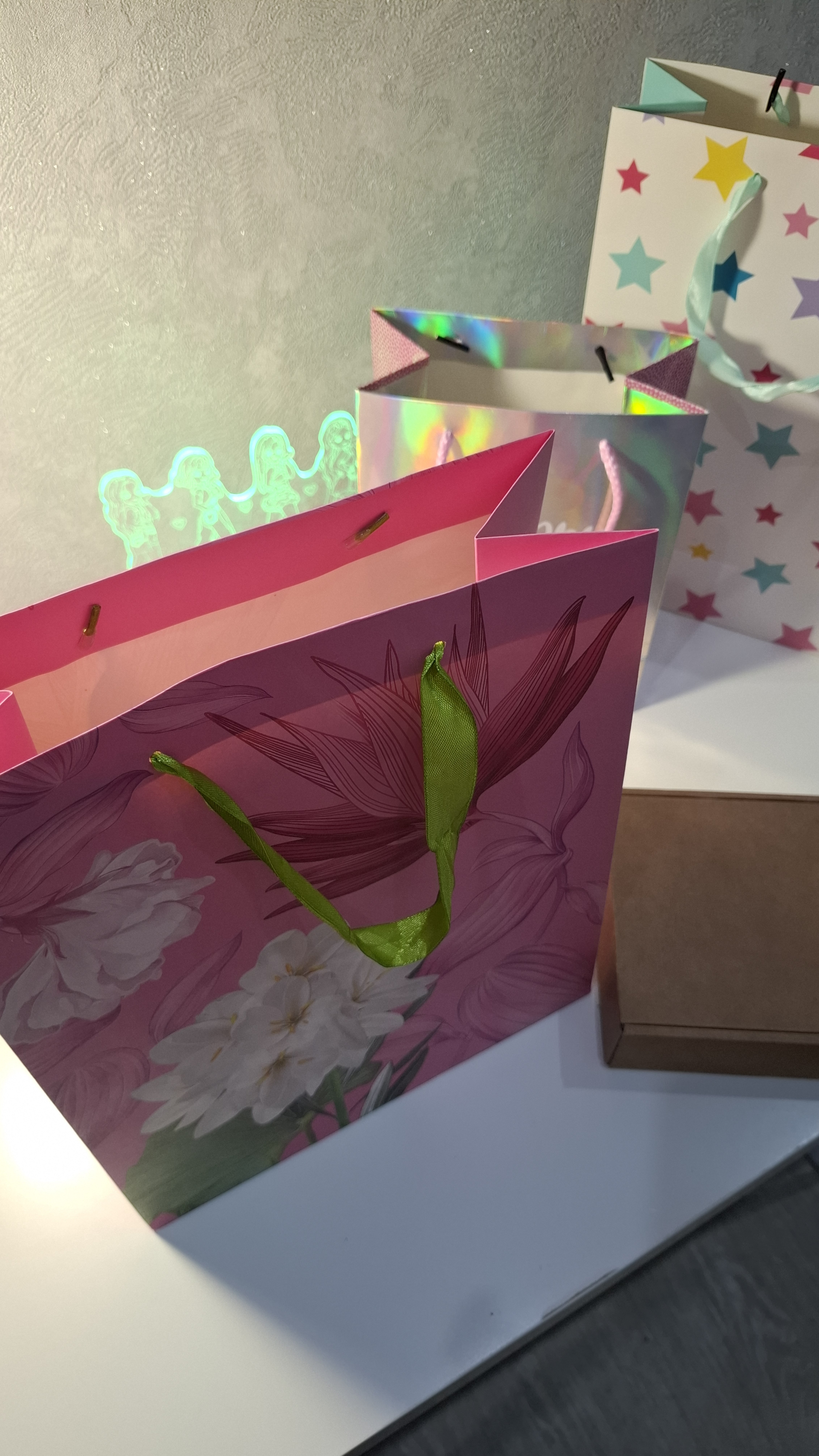 ЛАЙФХАК как правильно закрыть подарочный пакет,сохраняя интригу. смотреть онлайн