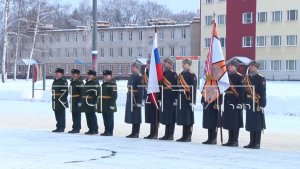 Нижегородскому Гвардейскому высшему военно‑инженерному училищу  вручено Георгиевское знамя
