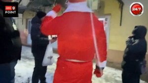 Подарки от деда Мороза на улицах Донецка