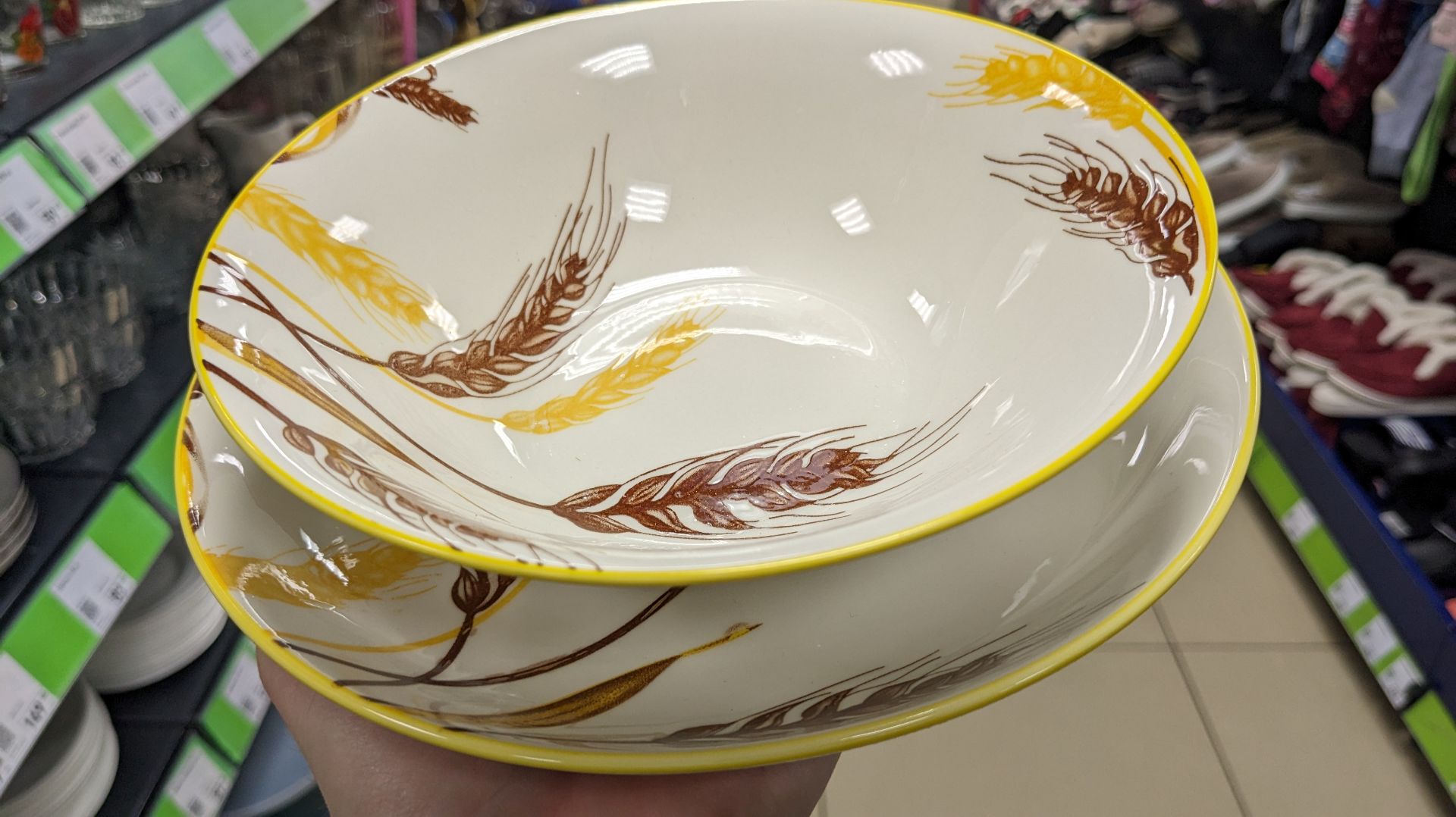 Фикс Прайс предпраздничный. Много покупателей. Товара тоже много смотреть онлайн