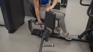 Тренажер E7021 Сведение/Разведение ног сидя