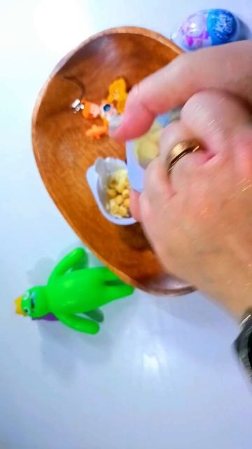 Асмр Распаковка Киндер сюрприз яйцо 🤯🤩🤯 смотреть онлайн