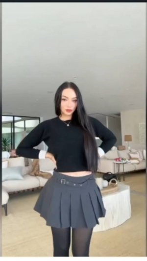 Стасси Уайлд | Стройная красотка с чёрными волосами и карими глазами.