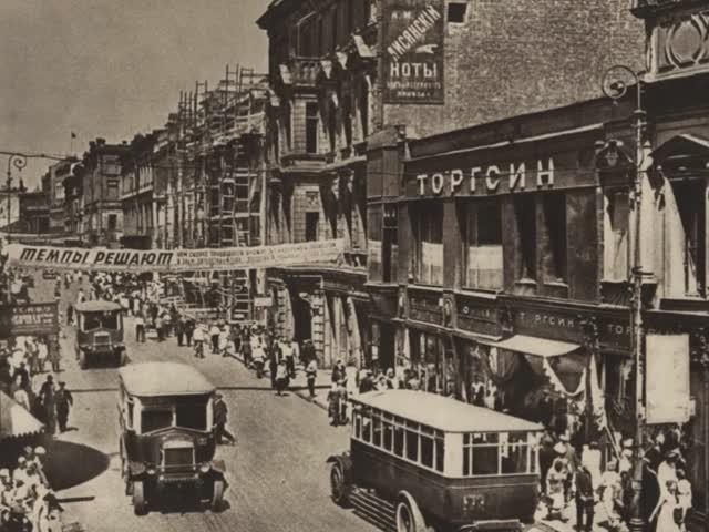 "СКУЧНО!"... (Фото гр. "МОСКВА. ИСТОРИЯ МОСКВЫ") - Поёт Пётр ЛЕЩЕНКО (1898-1954))