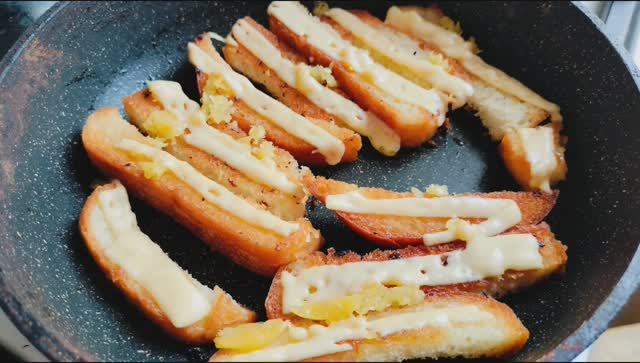 Чесночные гренки смотреть онлайн