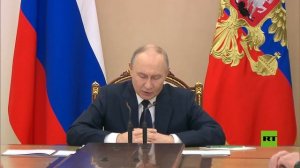 الرئيس الروسي فلاديمير بوتين يجتمع بعدد من القادة العسكريين في الكرملين