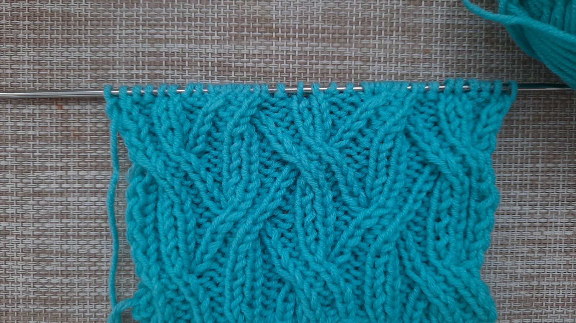 Шикарный узор для шапки, шарфа, снуда.. смотреть онлайн