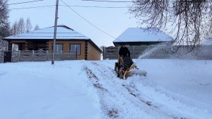 Сделал жене сюрприз. Все в шоке. Разгребаем снежные завалы. Живем в деревне.