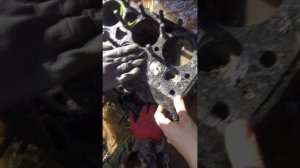 Нашли военный двигатель в реке, раскопки с металлоискателем #находкисметаллоискателем