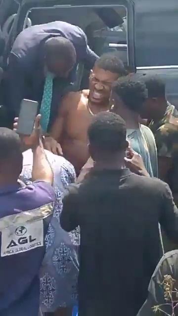 Энтони Джошуа попал в серьезную аварию в Нигерии − Lexus столкнулся с грузовиком на трассе смотреть онлайн