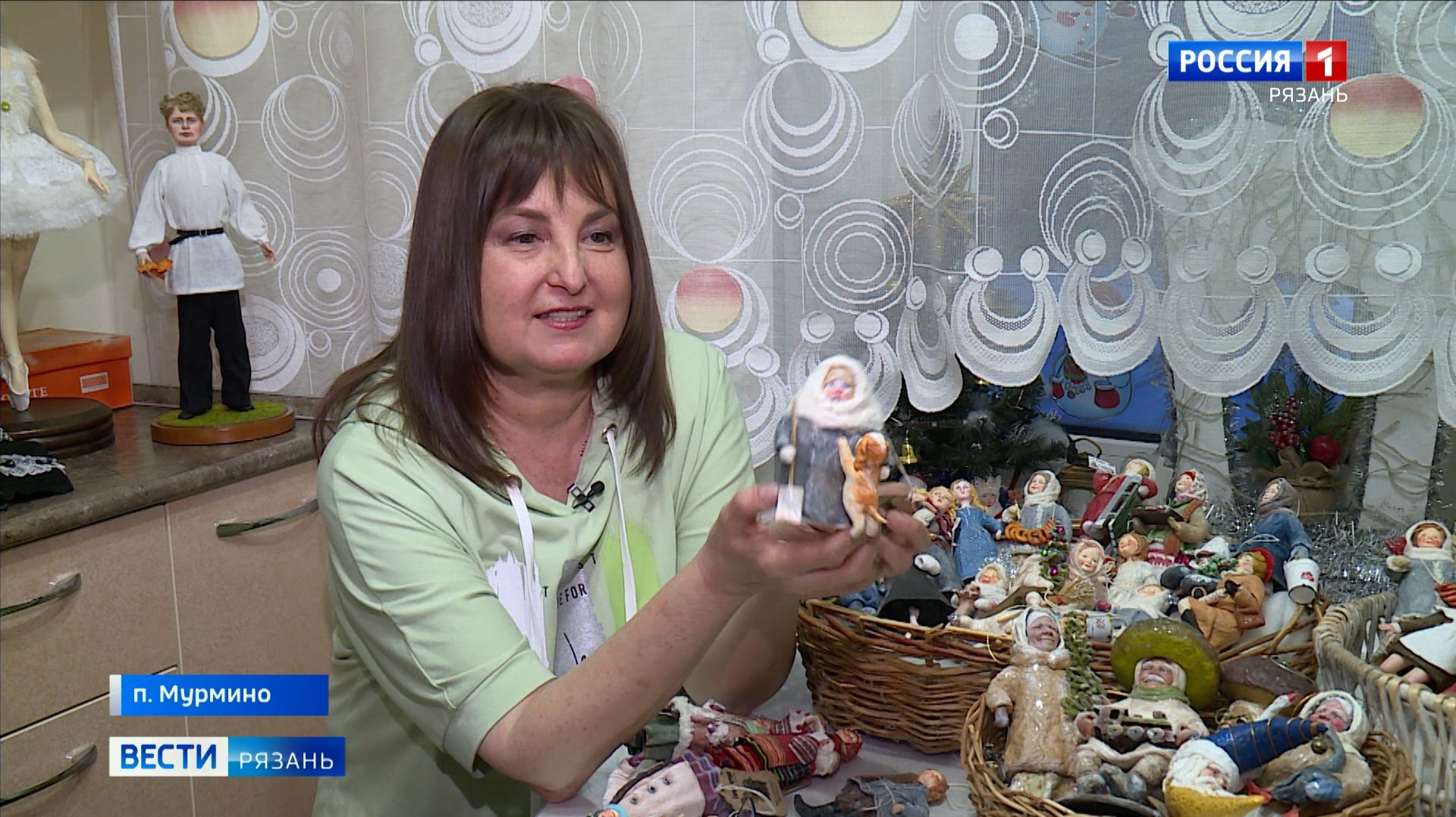 Рязанка создает необычные елочные игрушки из ваты, проволоки и акрила смотреть онлайн