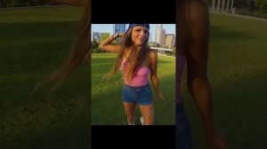 зажигательно танцуют.mp4