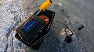 ПРОШЛА СТАЯ ЛЕЩА и СУДАК ЗАГНУЛ УДОЧКУ. Первый лед на Волге. Ловля Судака на Вибы. Зимняя рыбалка