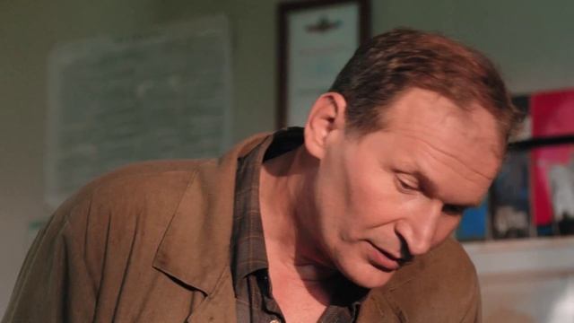 Братья по обмену. Мебельная фабрика смотреть онлайн