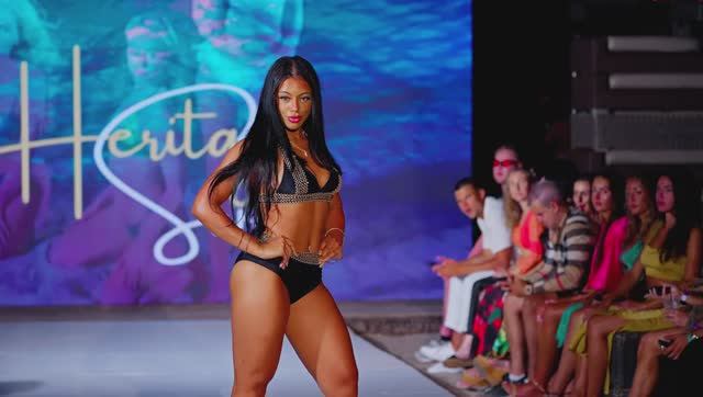 Сексуальные девочки на подиуме. Выпуск № 40 смотреть онлайн