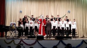 Новый год! Исполняет хор " Камертон"