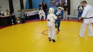 это мой бой за 1место я в белом кимано