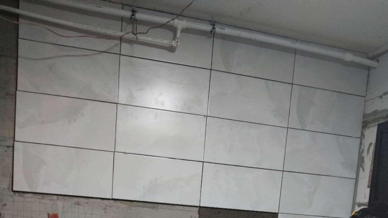 Плитка в Карелии? Безумие! Но мы сделали это в пристройке за выходные. Смотрите, как это легко. смотреть онлайн