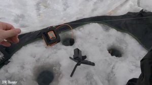 Городской залив кипит! Рыбалка на мормышку! Безмотылка. #рыбалкавсибири #dkhunter