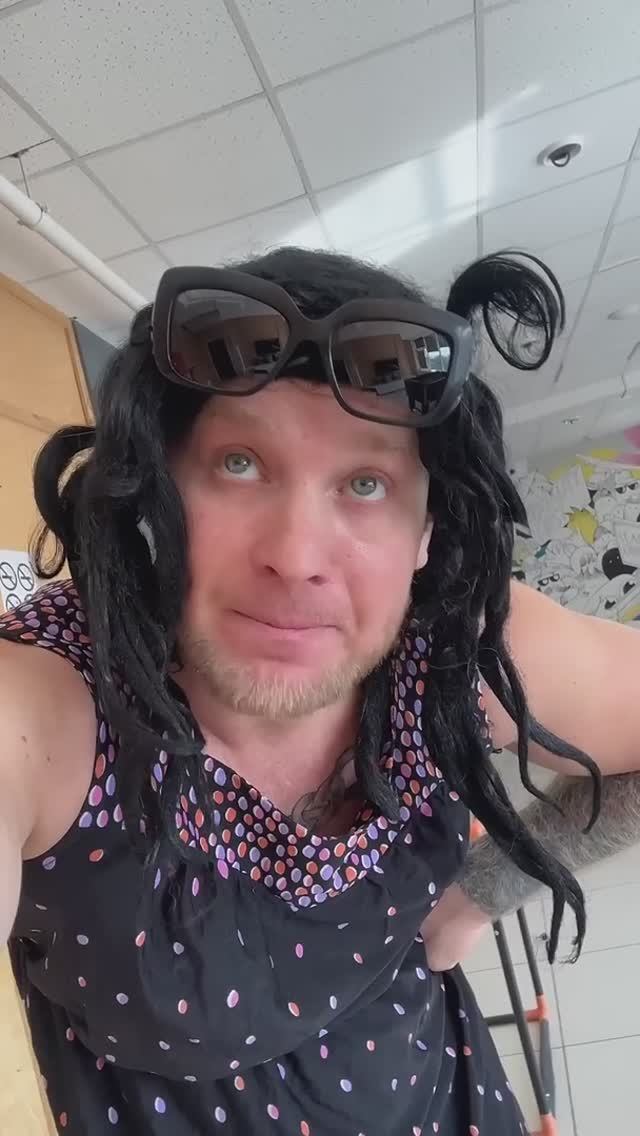 🔥😂 МАМАША В ДЕТСКОМ ЦЕНТРЕ (смешное видео, юмор, приколы, поржать) смотреть онлайн