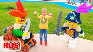 Влад и Никита играют на пиратском корабле!