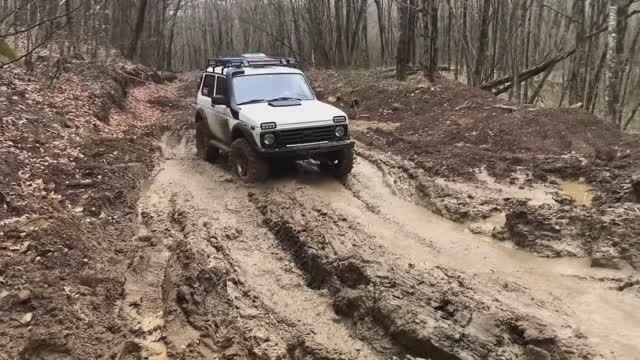 #SKrdOffroad Подъемы с большими камнями | Много грязи | Бездонные промоины на бездорожье по горам! смотреть онлайн