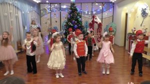 Ст гр танец Елка шарики хлопушки (video-converter.com)