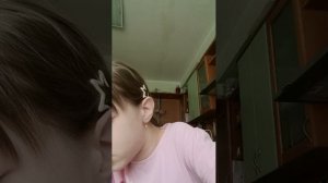 я покажу как я делую подарок маме с папой и всех с наступающим новым годом желаю счастья здоровья.