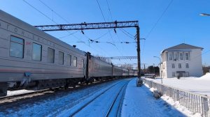 Электровоз ЭП1М-807 с пассажирским поездом на станции Поздино