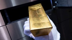 Стоимость фьючерса на золото опустилась ниже $4450 за тройскую унцию