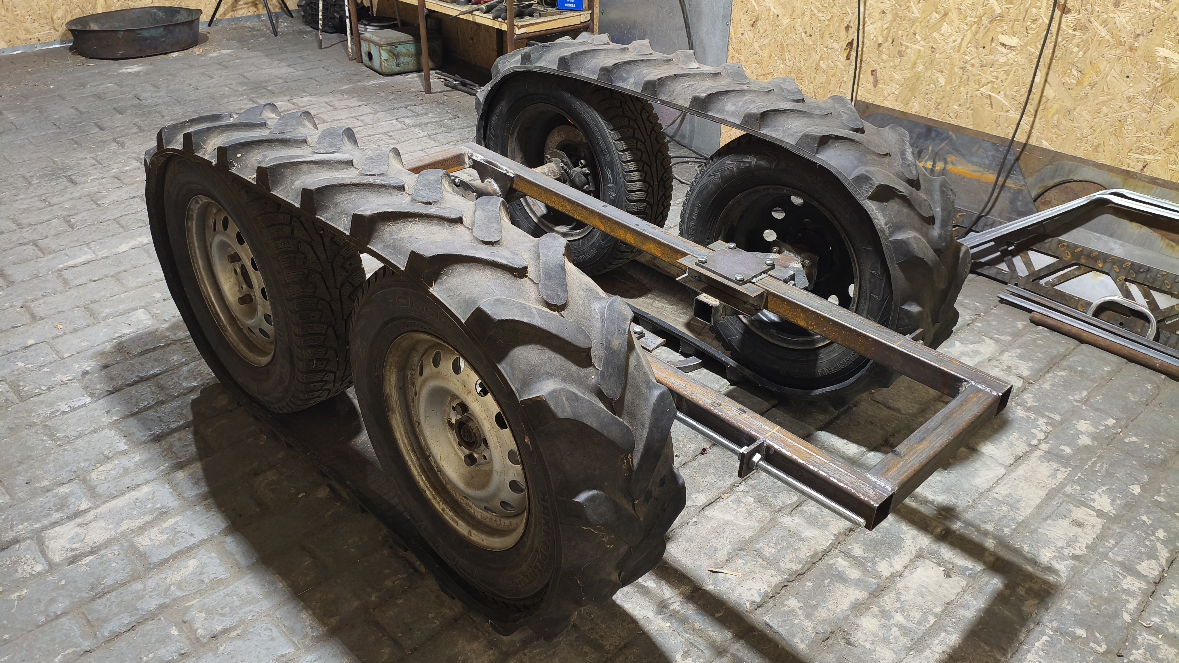 Гусеничный минитрактор (сборка часть 1) смотреть онлайн