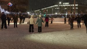 На площади Кирова в Петрозаводске открылся мобильный каток