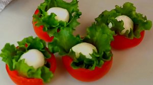 🎄 Закуска из помидоров с мини‑моцареллой и листом салата