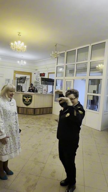 Дед Мороз и Снегурочка пришли к преподавателям и сотрудникам КГУ! смотреть онлайн