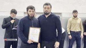 Лучших борцов и тренеров поощрили в спортклубе имени Гаджи Махачева