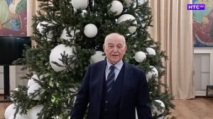 С Новым годом ирбитчан поздравляет директор Свердловской филармонии Александр Колотурский